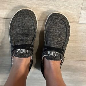 Hey dudes ladies size 6, charcoal gray
